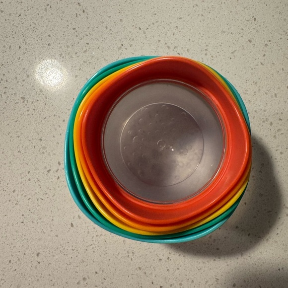 Lovevery drip drop bath cups - Picture 4 of 4